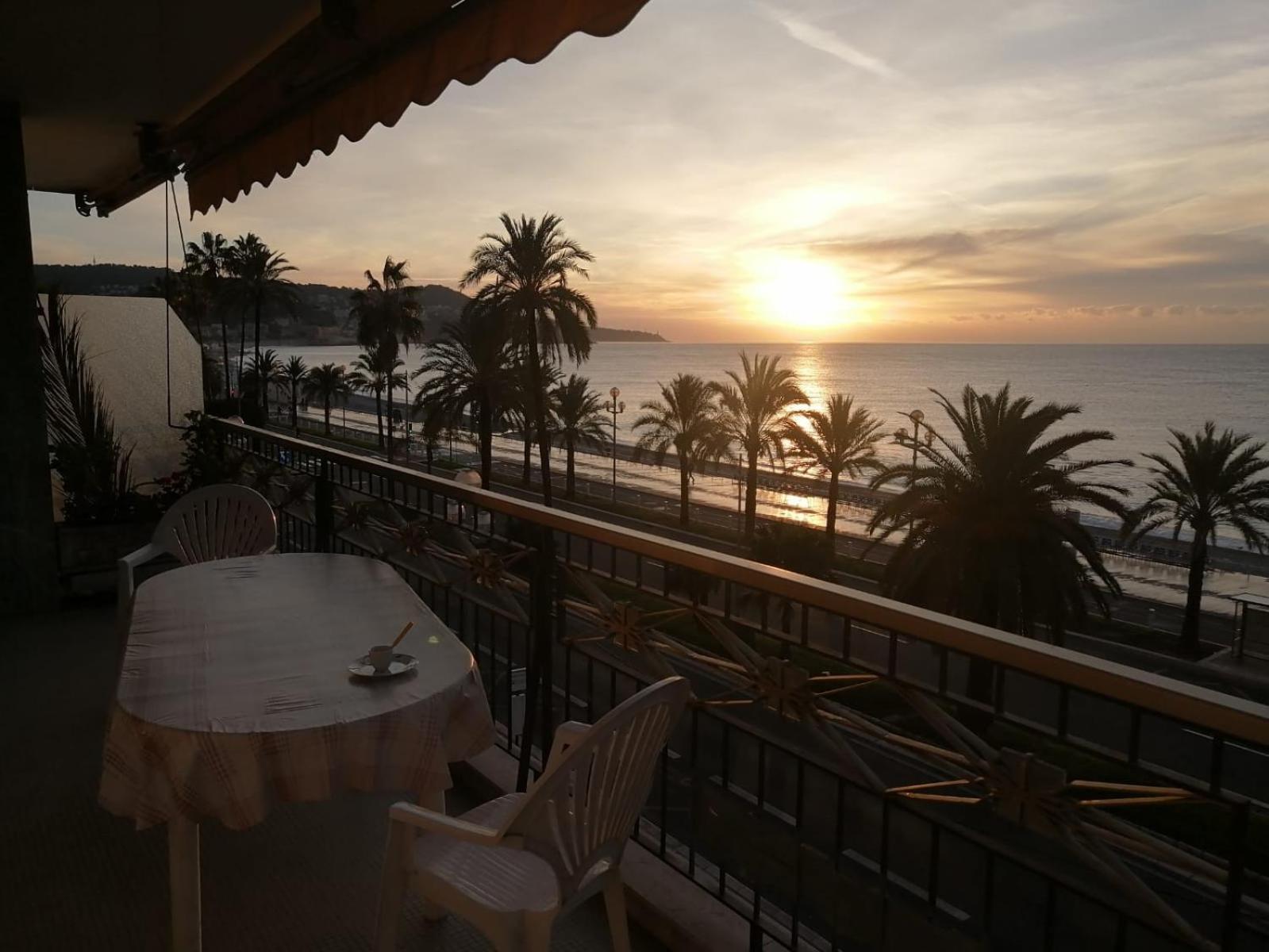 Promenade - Sea Front Palatin Apartment *